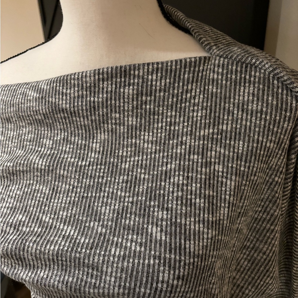 Off shoulder top - Picture 2 of 3